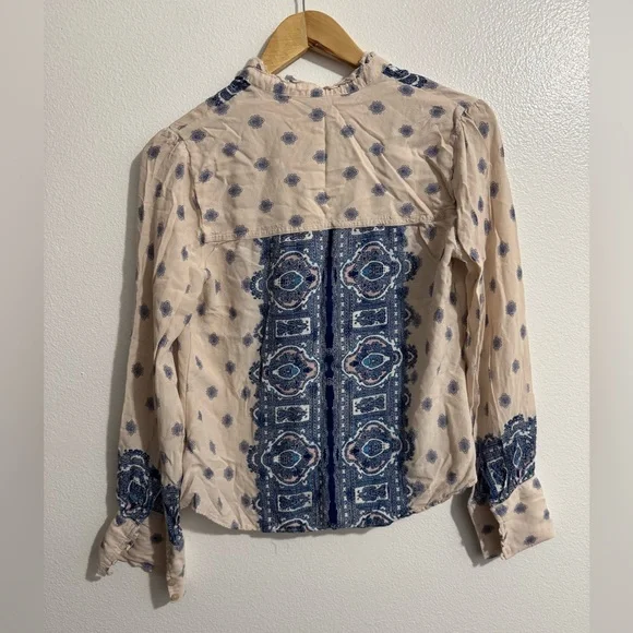 Free People Women’s Paisley Print Button-Up Shirt Medium Blue and Ivory boho - Picture 3 of 5